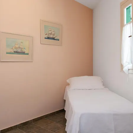 Areto Kamares (Sifnos)