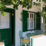 Areto בית הארחה קאמארי
