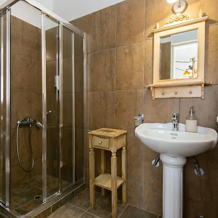 Areto Pensión Kamarai